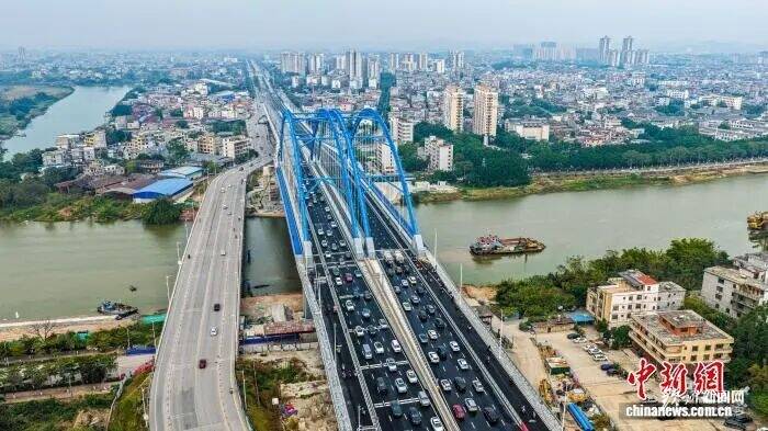 图为平陆运河金海湾大桥建成通车。平陆运河集团供图