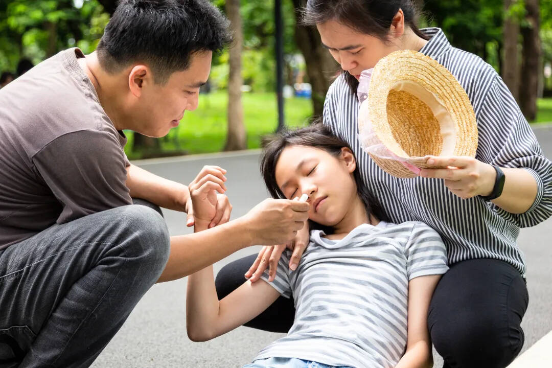 中暑怎么办.jpg